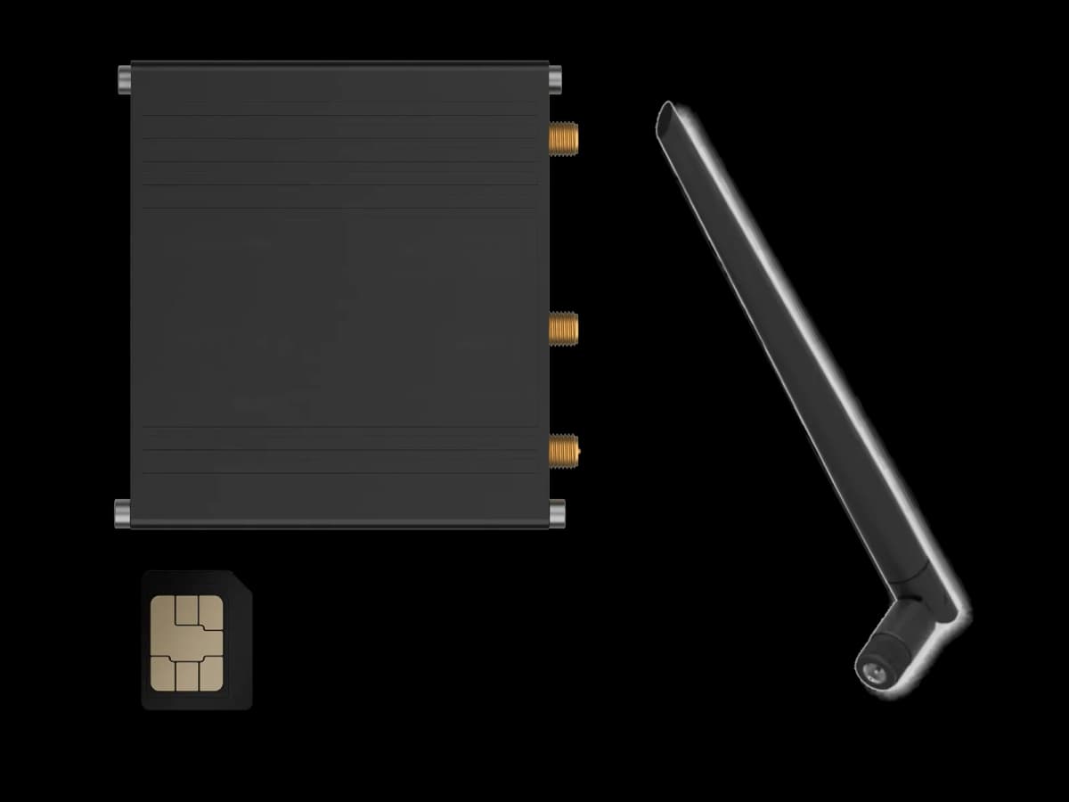 Das Gateway von oben, mit der 4G-Antenne und einer SIM-Karte